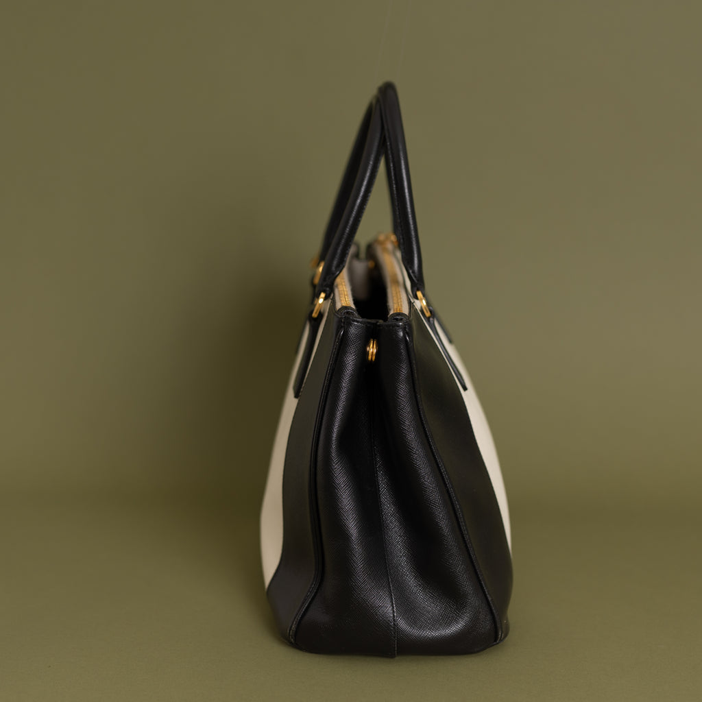 Medium Saffiano Galleria, Bicolor Black White 9383