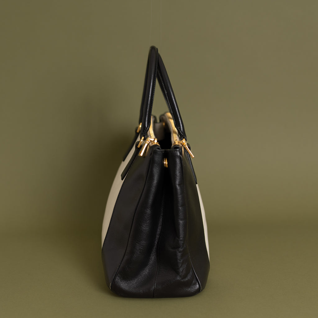 Medium Saffiano Galleria, Bicolor Black White 9383