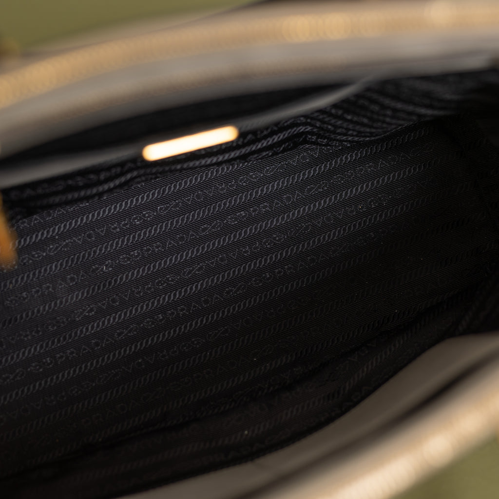 Medium Saffiano Galleria, Bicolor Black White 9383